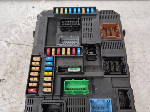 fuse-box-peugeot-208-i-ca_-cc_-2012-2013-2014-2015-2016-2017-2018-2019-2020-2021-32431494 main image
