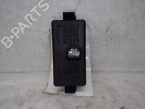 Used Warning switch RENAULT MEGANE III Hatchback (BZ0/1_, B3_) 1.5 dCi (BZ09, BZ0D, BZ1W, BZ29, BZ14) (110 hp) 13829503