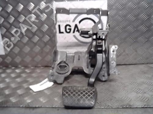 Used Break pedal AUDI A4 B8 (8K2) 2.0 TDI (143 hp) 14559417