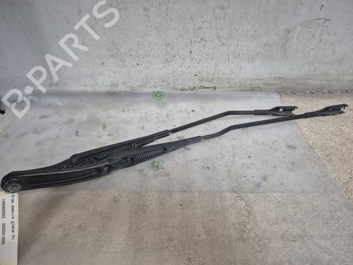 Used Front windshield wiper arm AUDI A4 B8 (8K2) 2.0 TDI (143 hp) 27509920