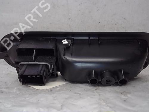 Used Right front window switch RENAULT CLIO III (BR0/1, CR0/1) [2005-2014]  13832683