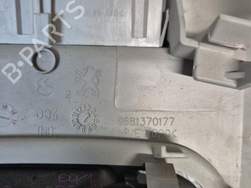 Interior roof light PEUGEOT 5008 (0U_, 0E_) 1.6 HDi | BP25606391I8