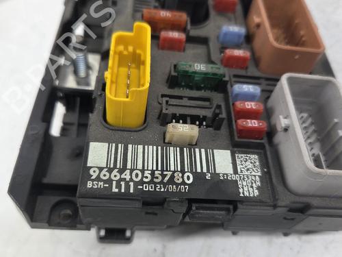 Used Fuse box Fuse box 39251014 39251014