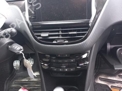 Used Radio PEUGEOT 208 I (CA_, CC_) 1.2 THP 110 (110 hp) 32290880