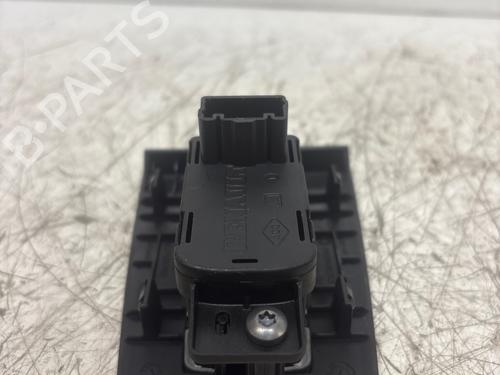 switch-renault-zoe-bfm_-2012-38915481 main image