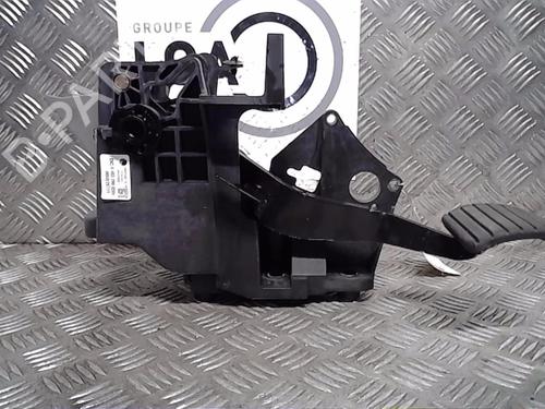 bremsepedal RENAULT TWINGO III (BCM_, BCA_) 0.9 TCe 95 (92 hp) 14559337
