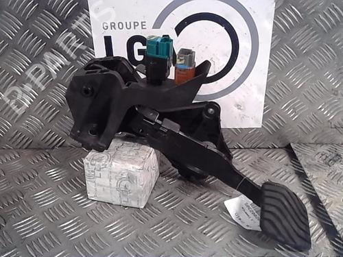 Used Break pedal RENAULT CLIO V (B7_) 1.3 TCe 130 (B7MF) (131 hp) 14554619