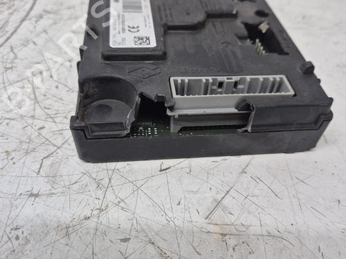 Used Fuse box Fuse box 37411258 37411258