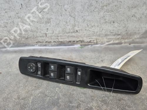 Interrupteur de vitre avant gauche RENAULT SCÉNIC III (JZ0/1_) 1.5 dCi (106 hp) 30651901