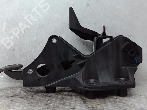 Used Break pedal RENAULT CLIO V (B7_) 1.5 Blue dCi 85 (B7AG) (86 hp) 17176558