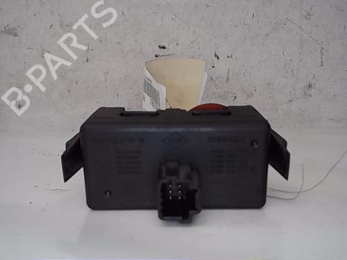 Used Warning switch RENAULT CLIO III (BR0/1, CR0/1) 1.5 dCi (BR0H, CR0H, CR1S, BR1S) (106 hp) 13839327