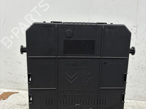 Used Fuse box Fuse box 39500880 39500880