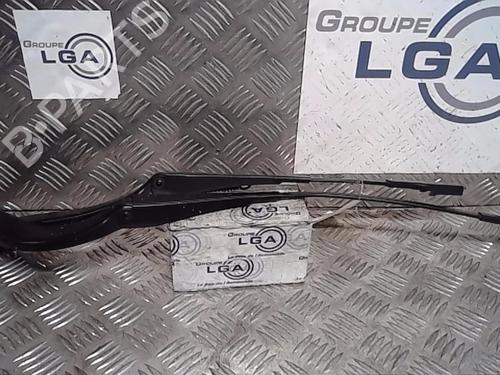 Used Front windshield wiper arm BMW 3 Touring (E91) 320 d (177 hp) 14553492