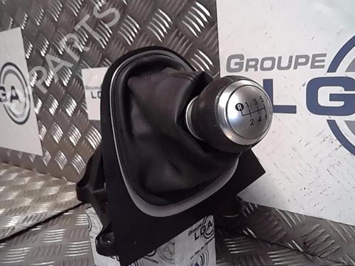 Used Gear lever TOYOTA VERSO (_R2_) 2.0 D-4D (AUR20_, AUR20R) (124 hp) 13860203