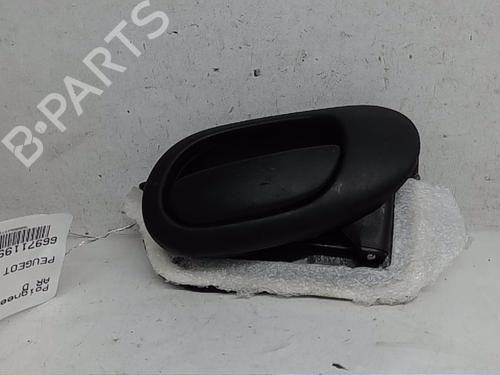 Højre bagtil invendig håndtag PEUGEOT 206 Hatchback (2A/C) 1.4 i (75 hp) 13835637