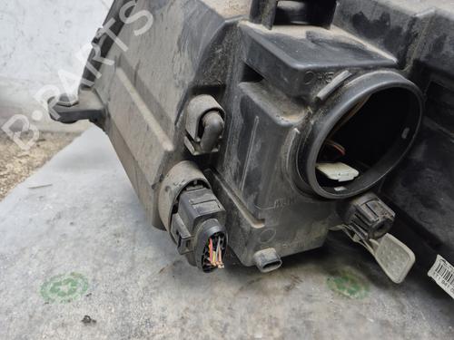 Right headlight VW TOURAN (1T3) 2.0 TDI | BP29758323C29 