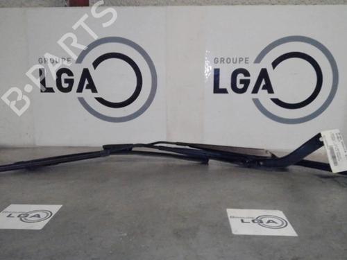 Used Front windshield wiper arm RENAULT TWINGO III (BCM_, BCA_) 0.9 TCe 90 (BCM9, BCM2) (90 hp) 14549149