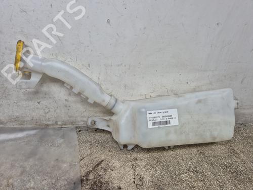 Used Windscreen washer tank RENAULT CLIO III (BR0/1, CR0/1) [2005-2014]  30840500
