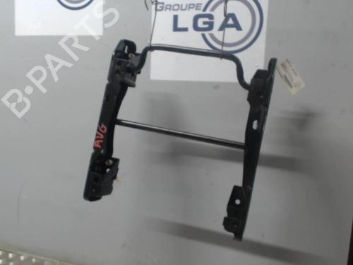 Used Support RENAULT SCÉNIC III (JZ0/1_) 1.9 dCi (JZ0J, JZ1J, JZ1K, JZ1S) (131 hp) 14547804