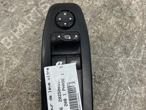 Used Left front window switch Left front window switch PEUGEOT 208 I (CA_, CC_) 1.6 HDi (92 hp) 39599647 39599647