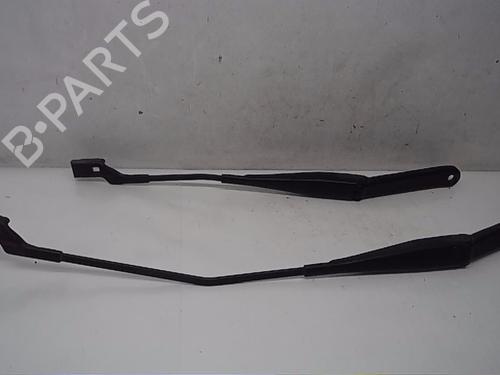 Used Front windshield wiper arm FORD FIESTA VI (CB1, CCN) [2008-2017]  14565252