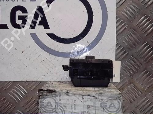 Used Headlight switch RENAULT CLIO V (B7_) 1.0 TCe 90 (B7MT) (91 hp) 14557586