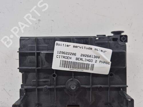 Used Fuse box Fuse box 38275132 38275132
