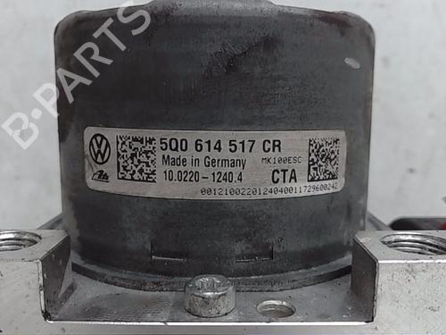 Used ABS pump VW GOLF VII (5G1, BQ1, BE1, BE2) 1.6 TDI (115 hp) 13823580