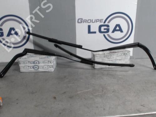 Used Front windshield wiper arm RENAULT TWINGO III (BCM_, BCA_) 1.0 SCe 70 (71 hp) 14572086