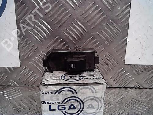 Interrupteur de vitre avant droite DAIHATSU MATERIA (M4_) 1.3 (91 hp) 13861563
