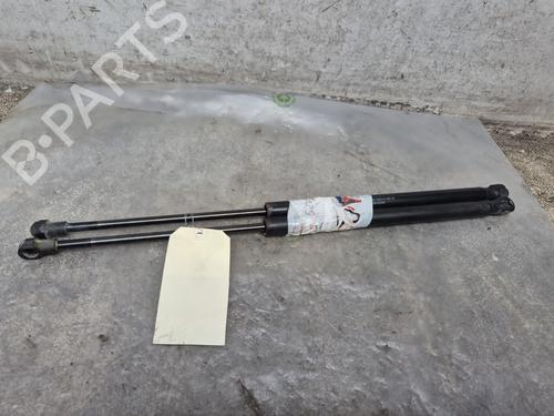 Używane Siłownik klapy tylnej / bagażnika ALFA ROMEO MITO (955_) 1.6 JTDM (955AXC1B) (120 hp) 30798015