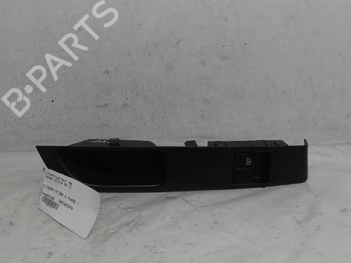 Used Left front window switch NISSAN MICRA III (K12) 1.2 16V (80 hp) 15470869