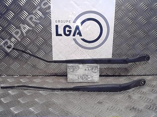 Used Front windshield wiper arm RENAULT MEGANE III Hatchback (BZ0/1_, B3_) 1.6 dCi (BZ00, BZ12, BZ13) (130 hp) 14557898