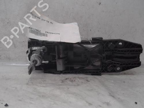 Used Front left exterior door handle VW POLO VI (AW1, BZ1, AE1) 1.0 TSI (95 hp) 13837882