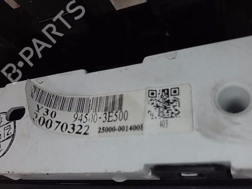 Used Display monitor KIA SORENTO I (JC) 2.5 CRDi (170 hp) 16849493