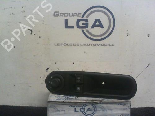 Used Left front window switch RENAULT TWINGO III (BCM_, BCA_) 1.0 SCe 70 (71 hp) 13870533