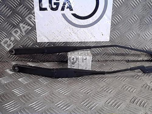 Used Front windshield wiper arm FORD FIESTA VI (CB1, CCN) 1.4 TDCi (68 hp) 14557819