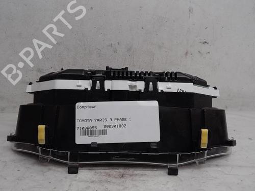 Used Instrument cluster TOYOTA YARIS (_P13_) [2010-2020]  13826384