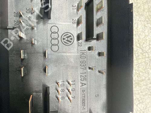 Used Fuse box Fuse box 39010962 39010962
