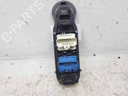 Used Left front window switch Left front window switch RENAULT MODUS / GRAND MODUS (F/JP0_) [2004-2026] 35465822 35465822