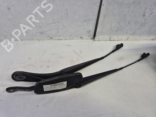Used Front windshield wiper arm MERCEDES-BENZ GLA-CLASS (X156) GLA 220 CDI 4-matic (156.905) (170 hp) 30955313