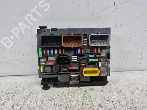 Caja reles / fusibles Caja reles / fusibles 38275090 38275090