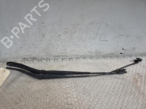Used Front windshield wiper arm RENAULT CLIO V (B7_) 1.5 Blue dCi 100 (B7AD) (101 hp) 26175715