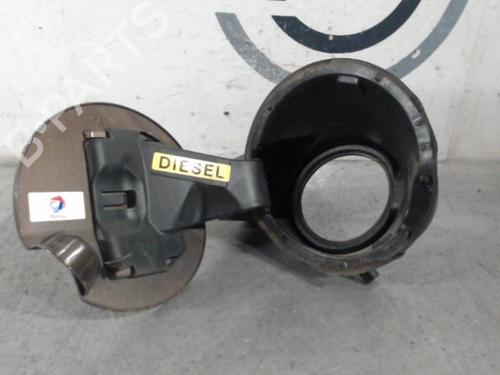 Fuel flap PEUGEOT 5008 (0U_, 0E_) 1.6 HDi | BP13867858C131