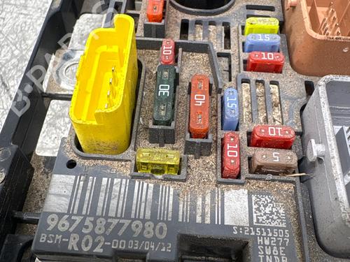 Used Fuse box Fuse box 38971762 38971762