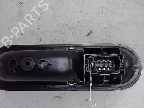 Used Right front window switch RENAULT CLIO III (BR0/1, CR0/1) [2005-2014]  13838269