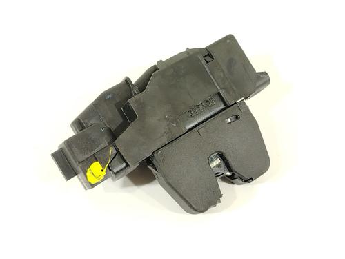 Used Tailgate lock OPEL CORSA F (P2JO) 1.2 (68) (101 hp) 31811343