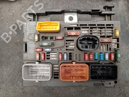 Used Fuse box Fuse box 36532725 36532725