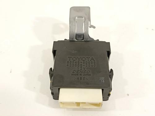 Used Electronic module TOYOTA YARIS (_P13_) 1.5 Hybrid (NHP130_, NHP130) (101 hp) 15899679