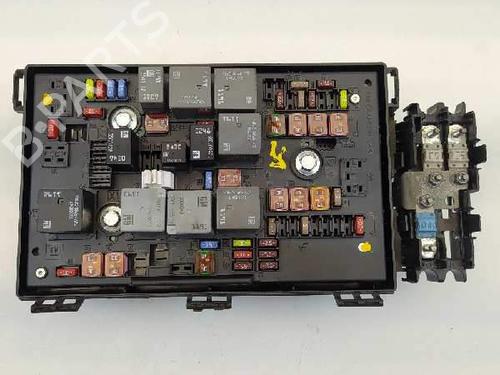 Used Fuse box Fuse box 6523230 6523230